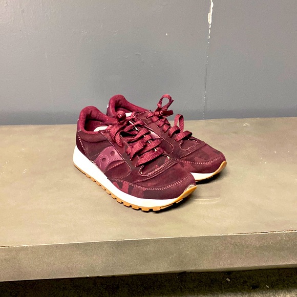 Shoes - Saucony athletic shoes Maroon